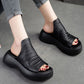 Atmungsaktive Slipper aus ausgehöhltem Leder für Damen