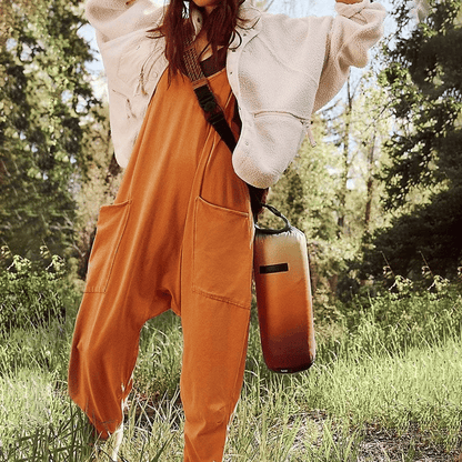 Minimalistischer Overall mit Taschen und V-Ausschnitt