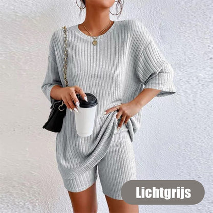 Lässiges 2-teiliges Set aus T-Shirt und Shorts aus Rippenstrick für Damen