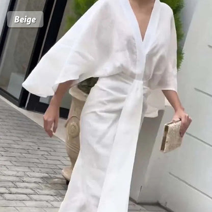 Einfarbiges plissiertes Kleid mit V-Ausschnitt und Fischschwanzsaum