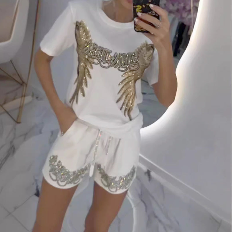 2-teiliges Set für Damen - Oberteil mit glitzerndem Flügelmuster und Shorts