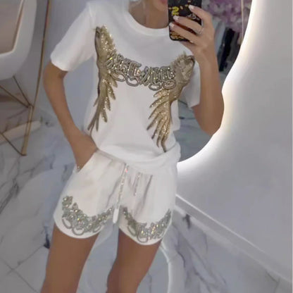 2-teiliges Set für Damen - Oberteil mit glitzerndem Flügelmuster und Shorts