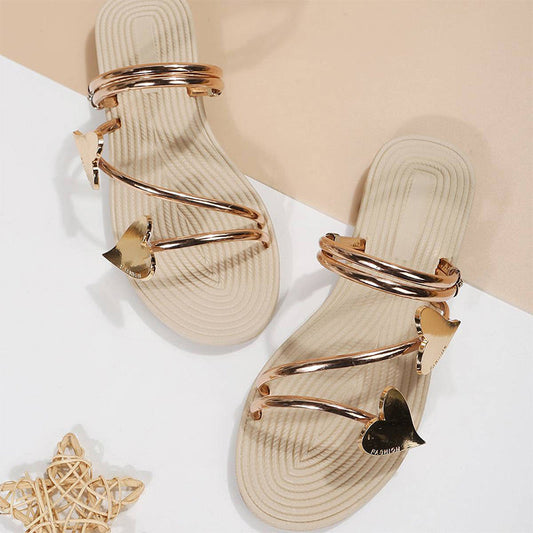 Flache Sandalen mit offener Zehe und herzförmigem Dekor
