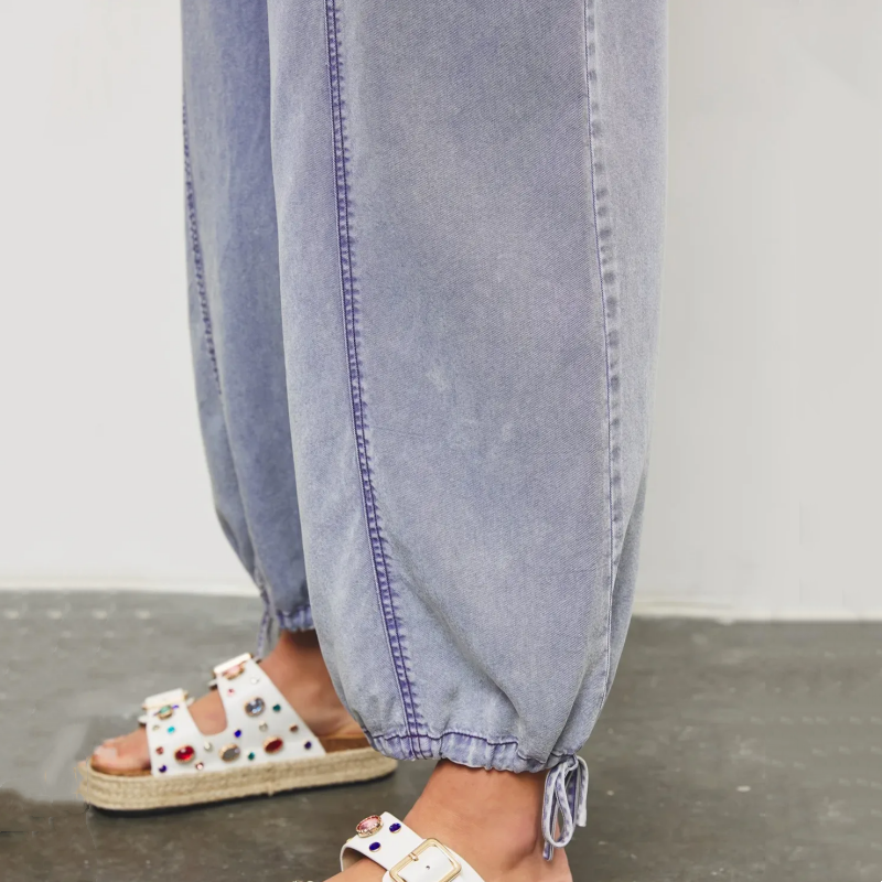 Denim-Jumpsuit mit tiefem V-Ausschnitt für Damen