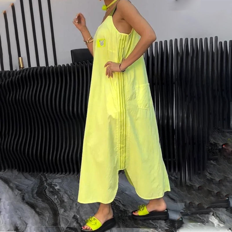 Kleid mit quadratischem Ausschnitt, gestreiften Trägern und Taschen