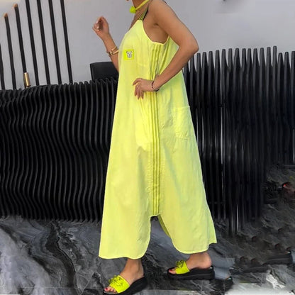 Kleid mit quadratischem Ausschnitt, gestreiften Trägern und Taschen