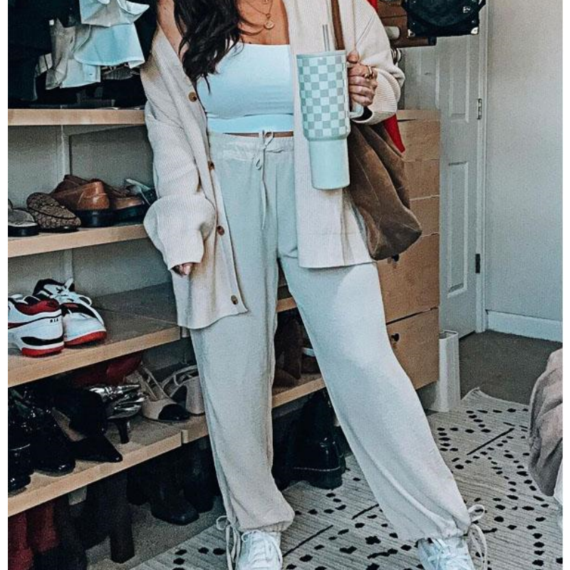 50%Rabatt💥 Herbstlicher neuer Stil Zweiteiliges Set aus gestrickter Jacke mit Knöpfen und Hose für Damen