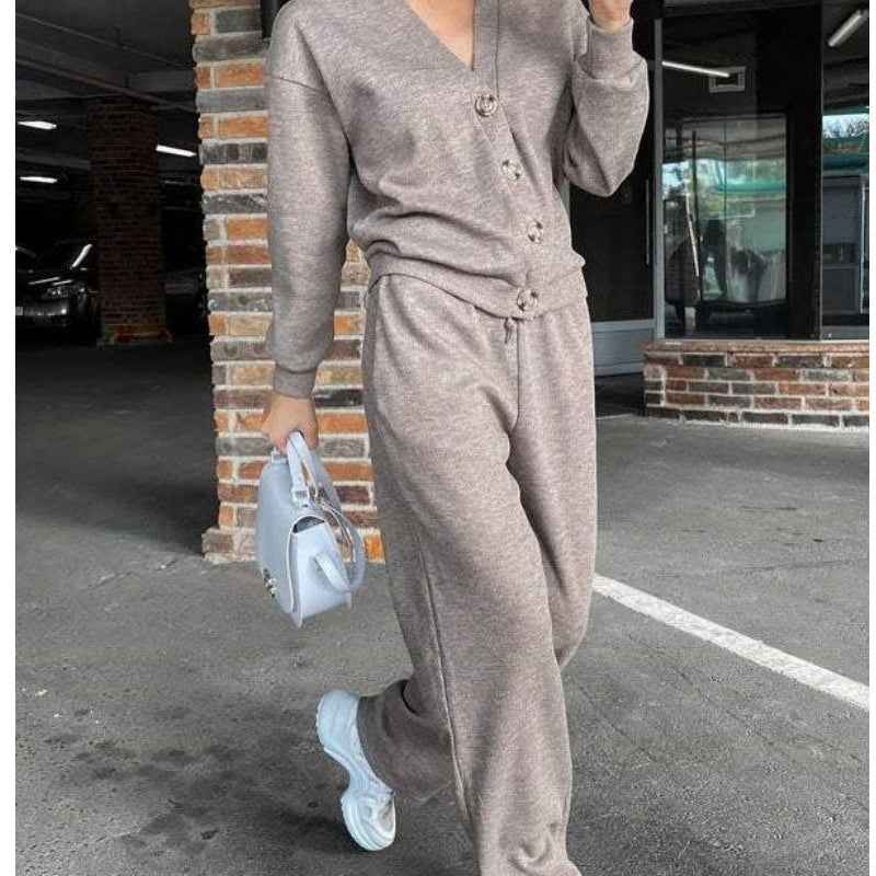 50%Rabatt💥 Herbstlicher neuer Stil Zweiteiliges Set aus gestrickter Jacke mit Knöpfen und Hose für Damen