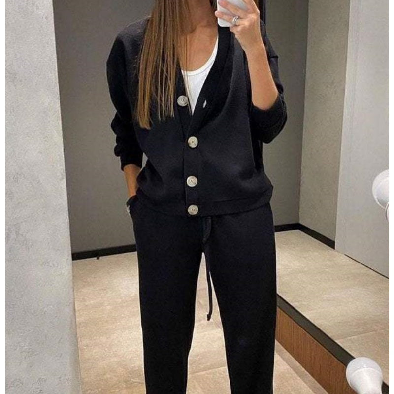 50%Rabatt💥 Herbstlicher neuer Stil Zweiteiliges Set aus gestrickter Jacke mit Knöpfen und Hose für Damen