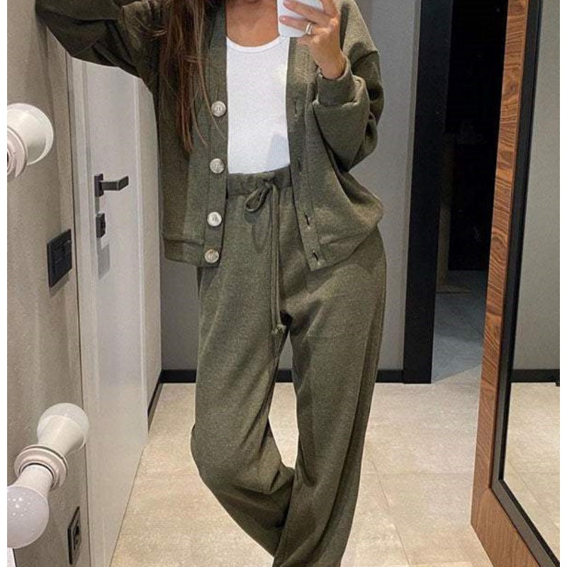 50%Rabatt💥 Herbstlicher neuer Stil Zweiteiliges Set aus gestrickter Jacke mit Knöpfen und Hose für Damen