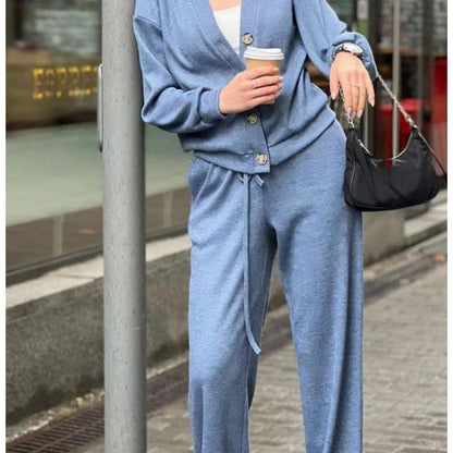 50%Rabatt💥 Herbstlicher neuer Stil Zweiteiliges Set aus gestrickter Jacke mit Knöpfen und Hose für Damen