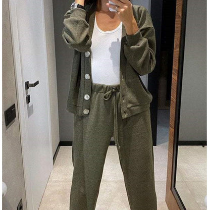 50%Rabatt💥 Herbstlicher neuer Stil Zweiteiliges Set aus gestrickter Jacke mit Knöpfen und Hose für Damen
