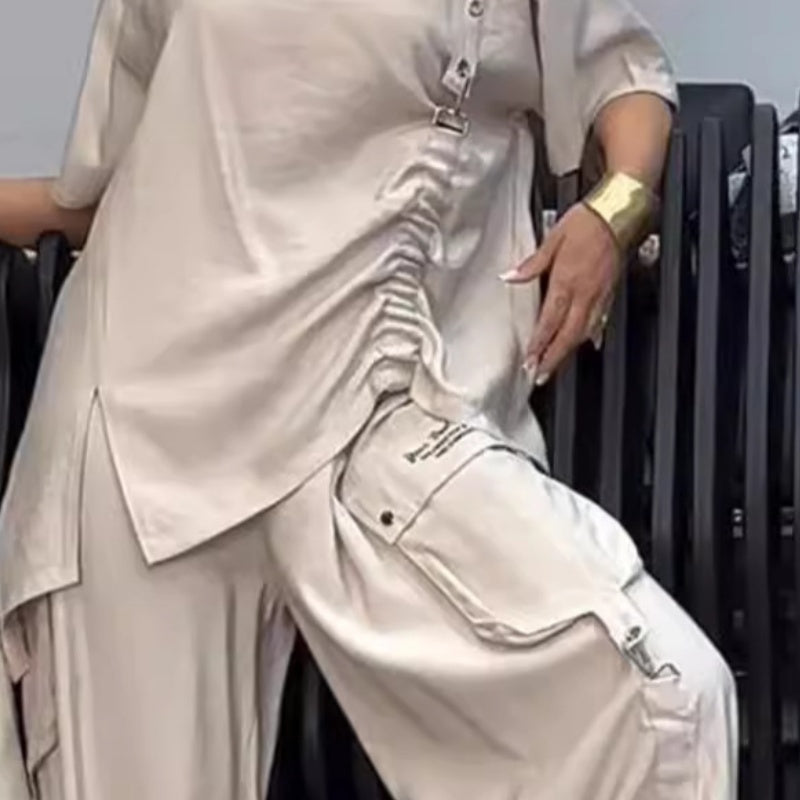 Zweiteiliger Damenanzug mit Rundhals-T-Shirt und Hose