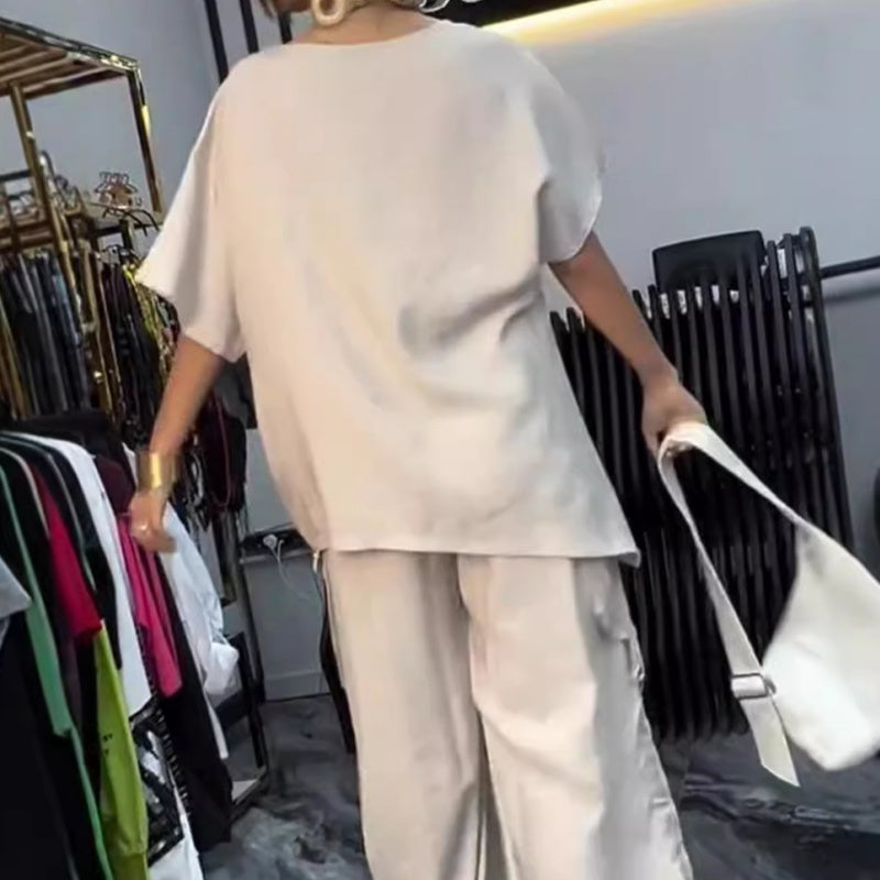 Zweiteiliger Damenanzug mit Rundhals-T-Shirt und Hose