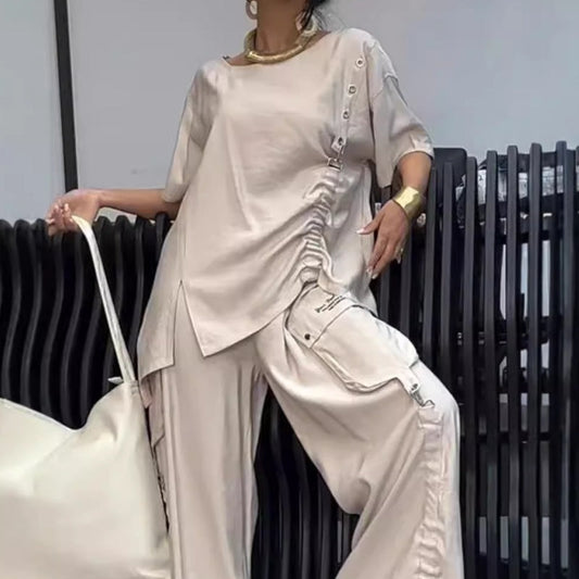 Zweiteiliger Damenanzug mit Rundhals-T-Shirt und Hose