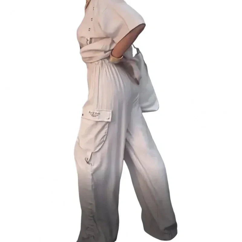 Zweiteiliger Damenanzug mit Rundhals-T-Shirt und Hose