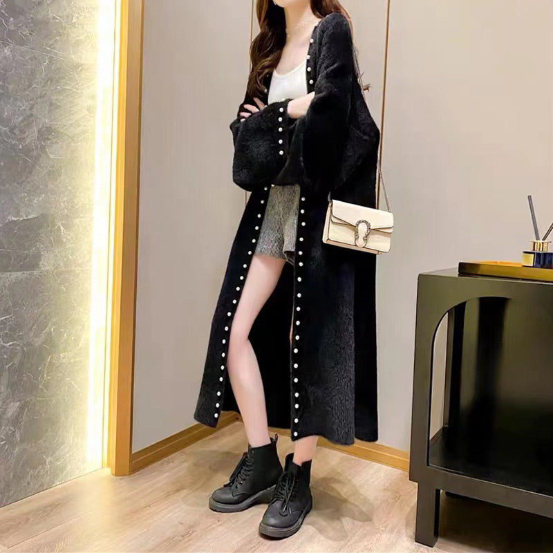 Luxuriöse flauschige Strickjacke mit Perlenbesatz für Damen