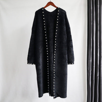 Luxuriöse flauschige Strickjacke mit Perlenbesatz für Damen