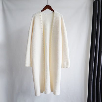 Luxuriöse flauschige Strickjacke mit Perlenbesatz für Damen