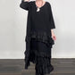 Übergroßes, fließendes Kleid mit Rüschen und Lagen