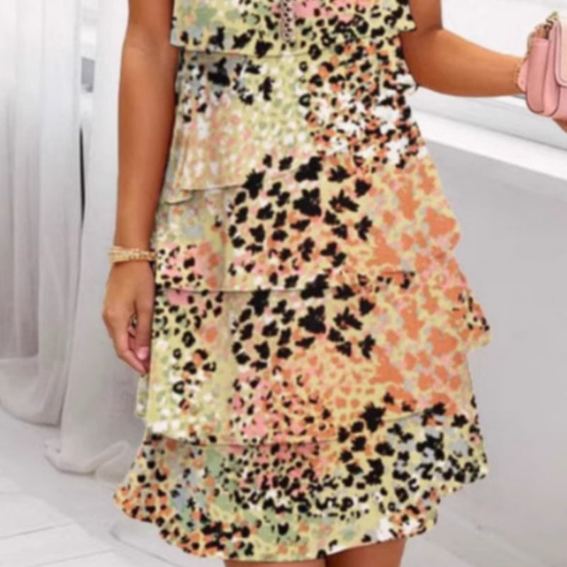 Vielseitiges, stylisches Leopardenmuster mit farbenfrohem Paillettenkleid