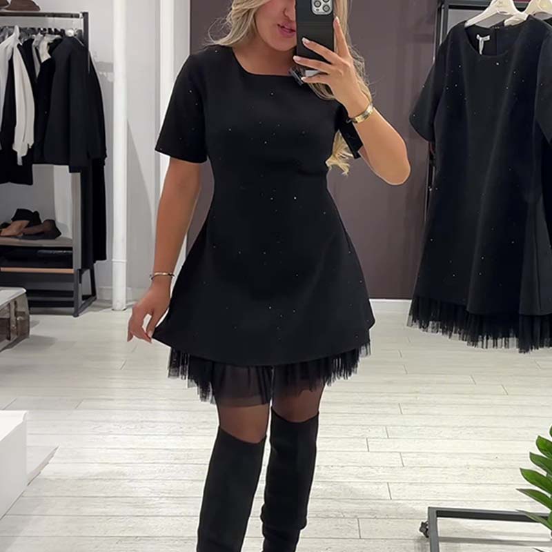 Glitzerndes Minikleid mit kurzen Ärmeln und Spitzenbesatz für Damen
