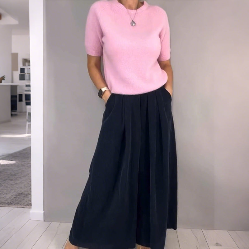 Komfortabel und schick: Set aus Strickoberteil und lockerer Hose mit weitem Bein