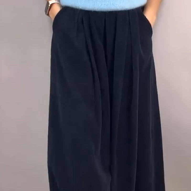 Komfortabel und schick: Set aus Strickoberteil und lockerer Hose mit weitem Bein