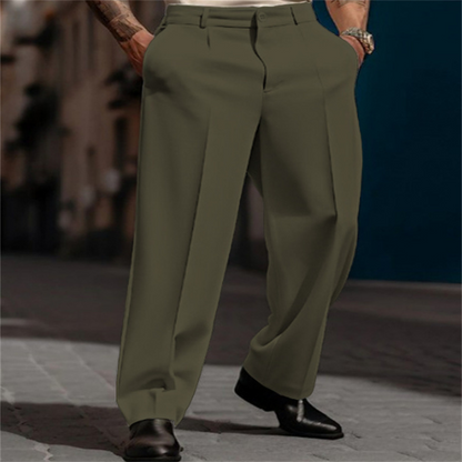 Lässige Herrenhose mit Bundfalten und weitem Bein