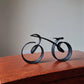 Minimalistische Fahrrad Skulptur Drahtrahmen Stil