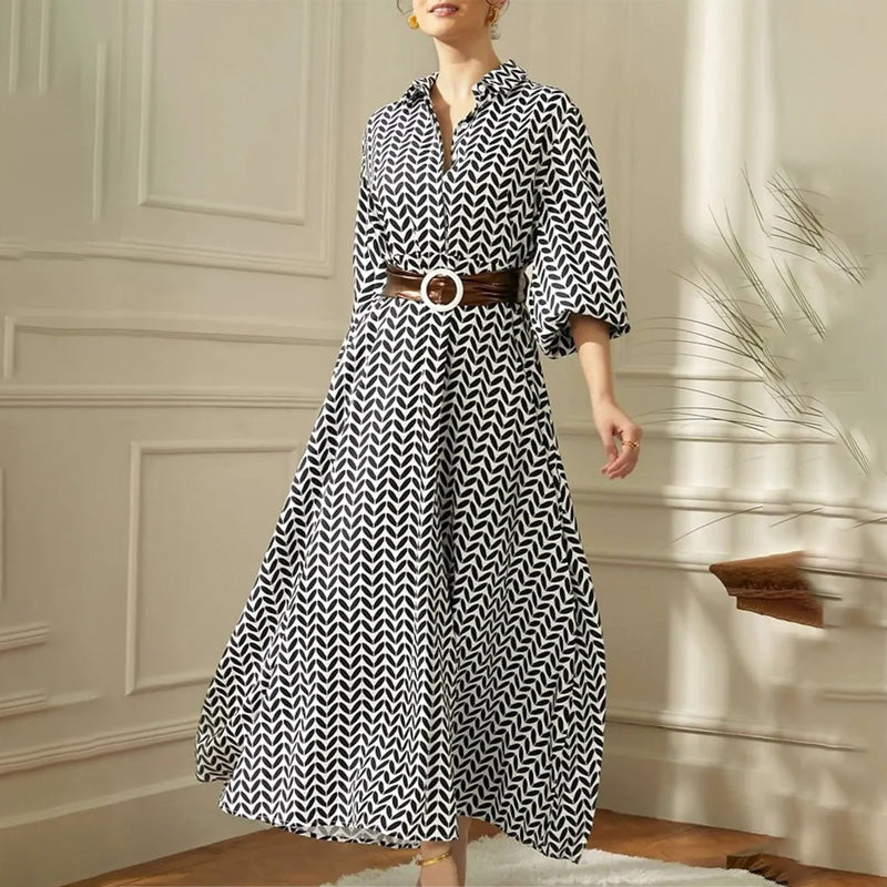 Neues Kleid mit geometrischem Print